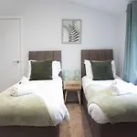Apartment 3 Bedroom With Hot Tub